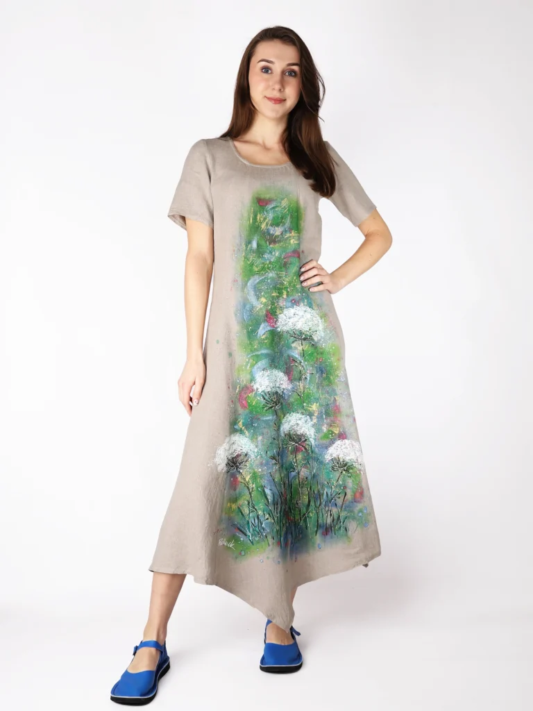 Lniana sukienka asymetryczna maxi, w kolorze naturalnego lnu i w ręcznie malowane kwiaty dmuchawca.
